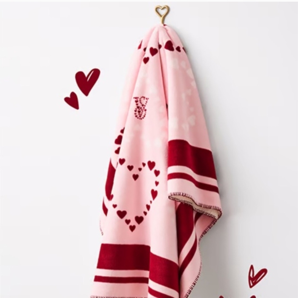 Victoria's Secret Pink Blanket with Red Hearts 2026 Valentine's Day, NWT